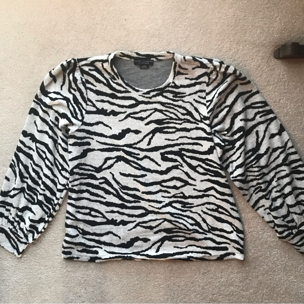 Social Standard Gray Black Zebra Print Long Sleeve Top Size‎ XL